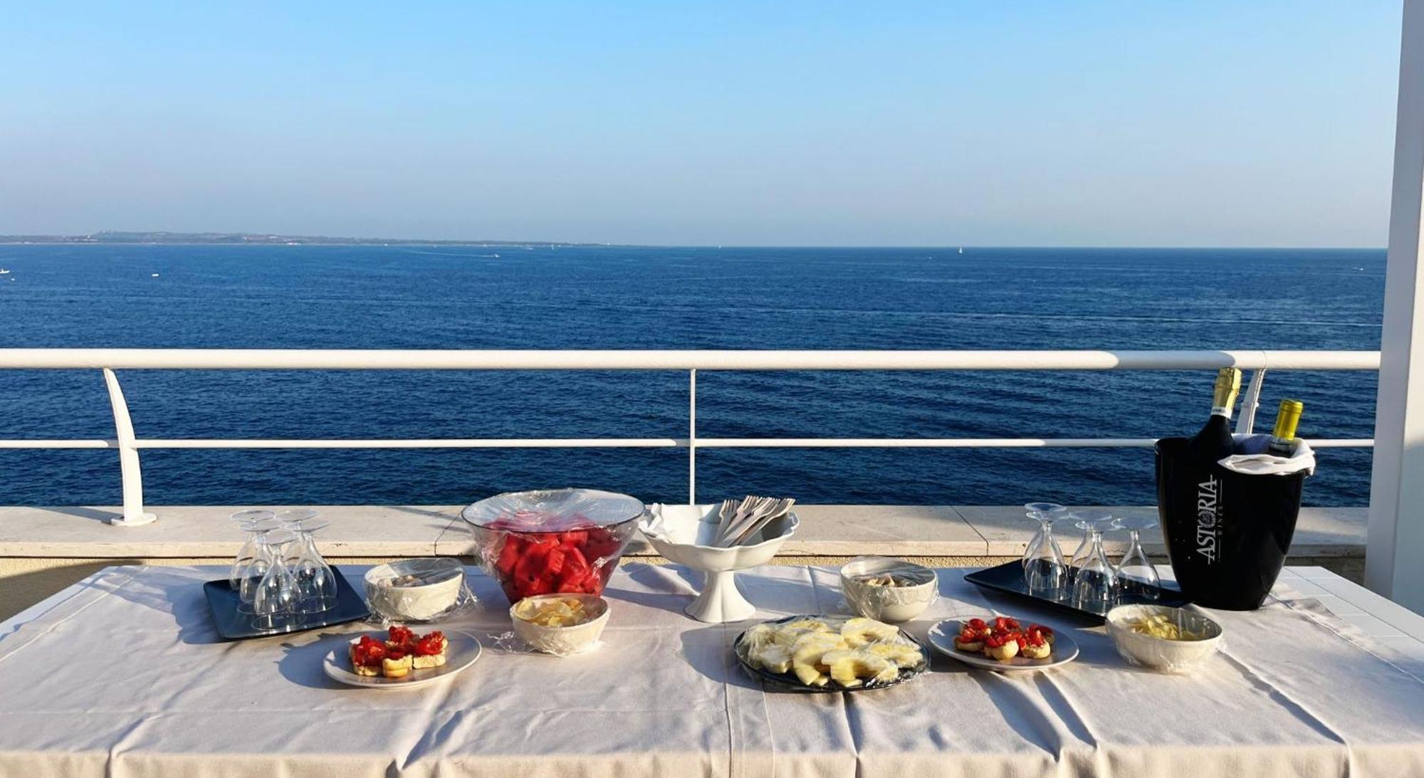 Finestra Sul Mare Couette-café 3*